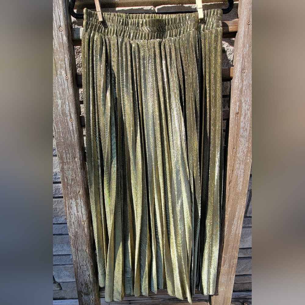 Shimmering disco gold pleated maxi skirt